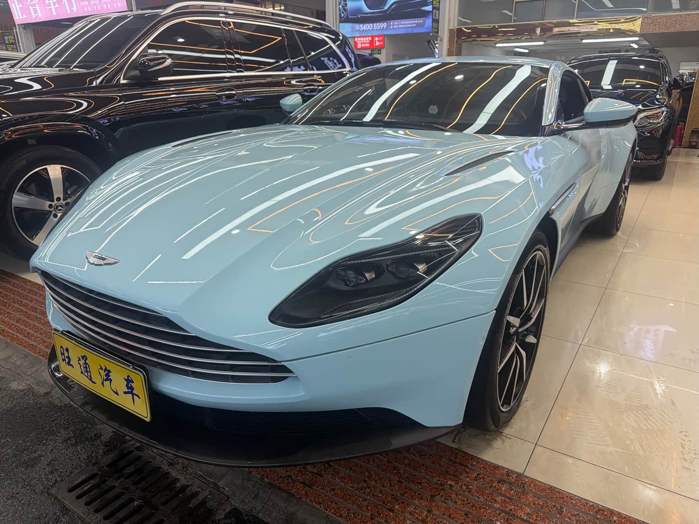 Aston Martin DB11