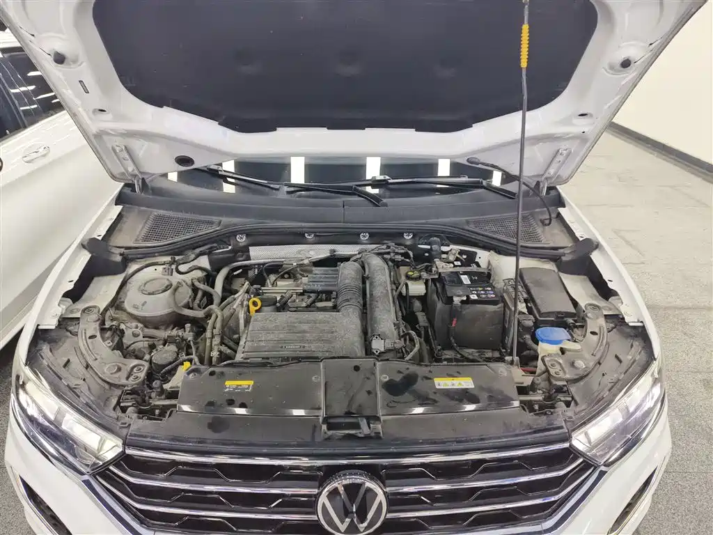 VOLKSWAGEN T-ROC EXPLORING SONGS