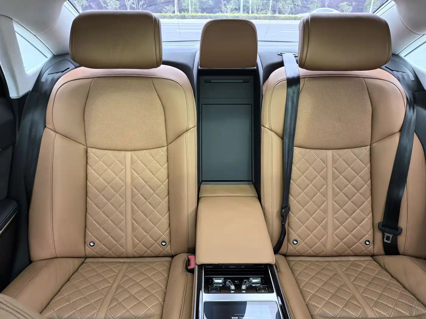 Audi A8 2023 A8L 50 TFSI quattro Exclusive фото 14