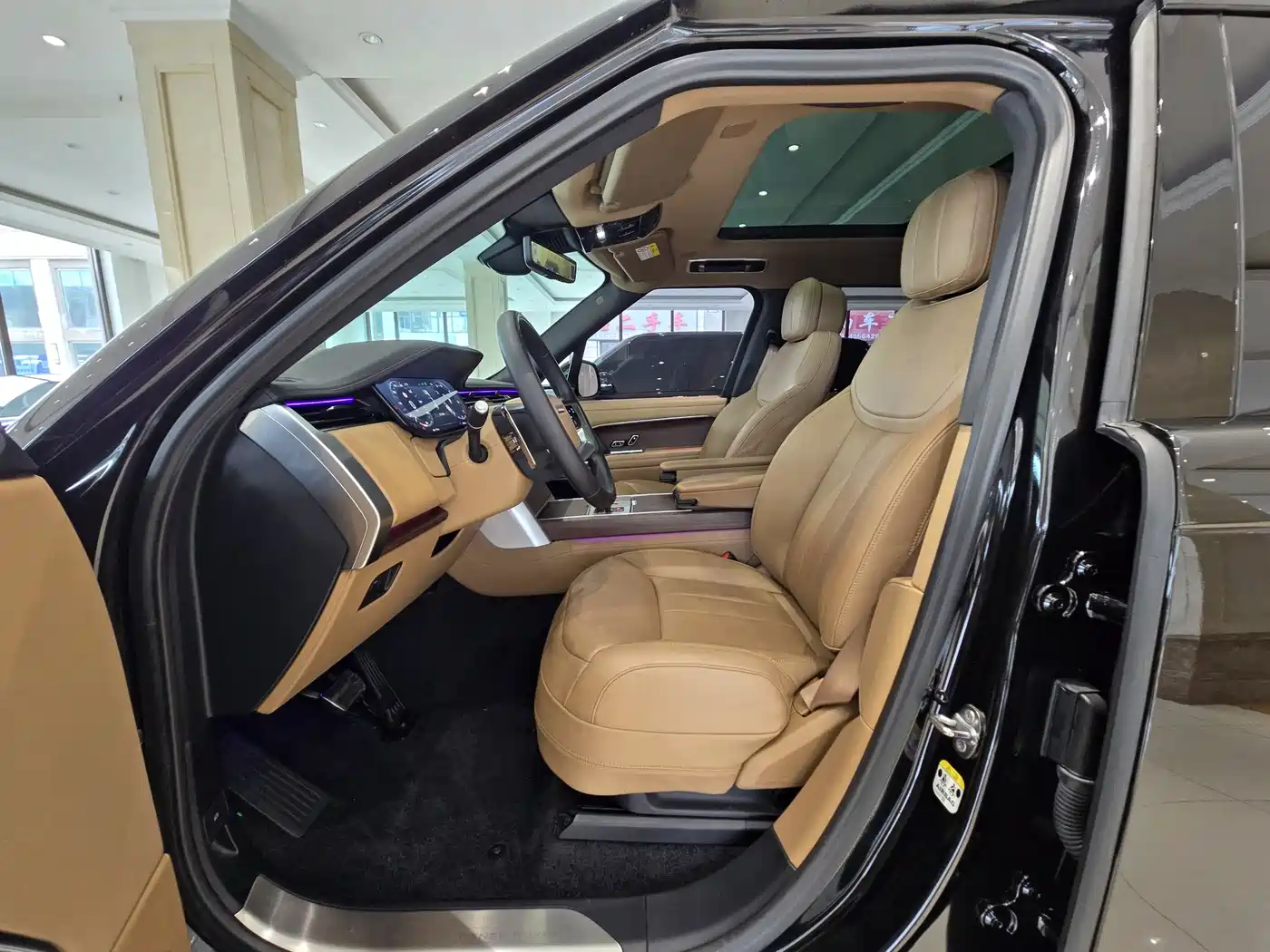 Land Rover Range Rover 2024 3.0 L6 360PS Golden Age Edition фото 10