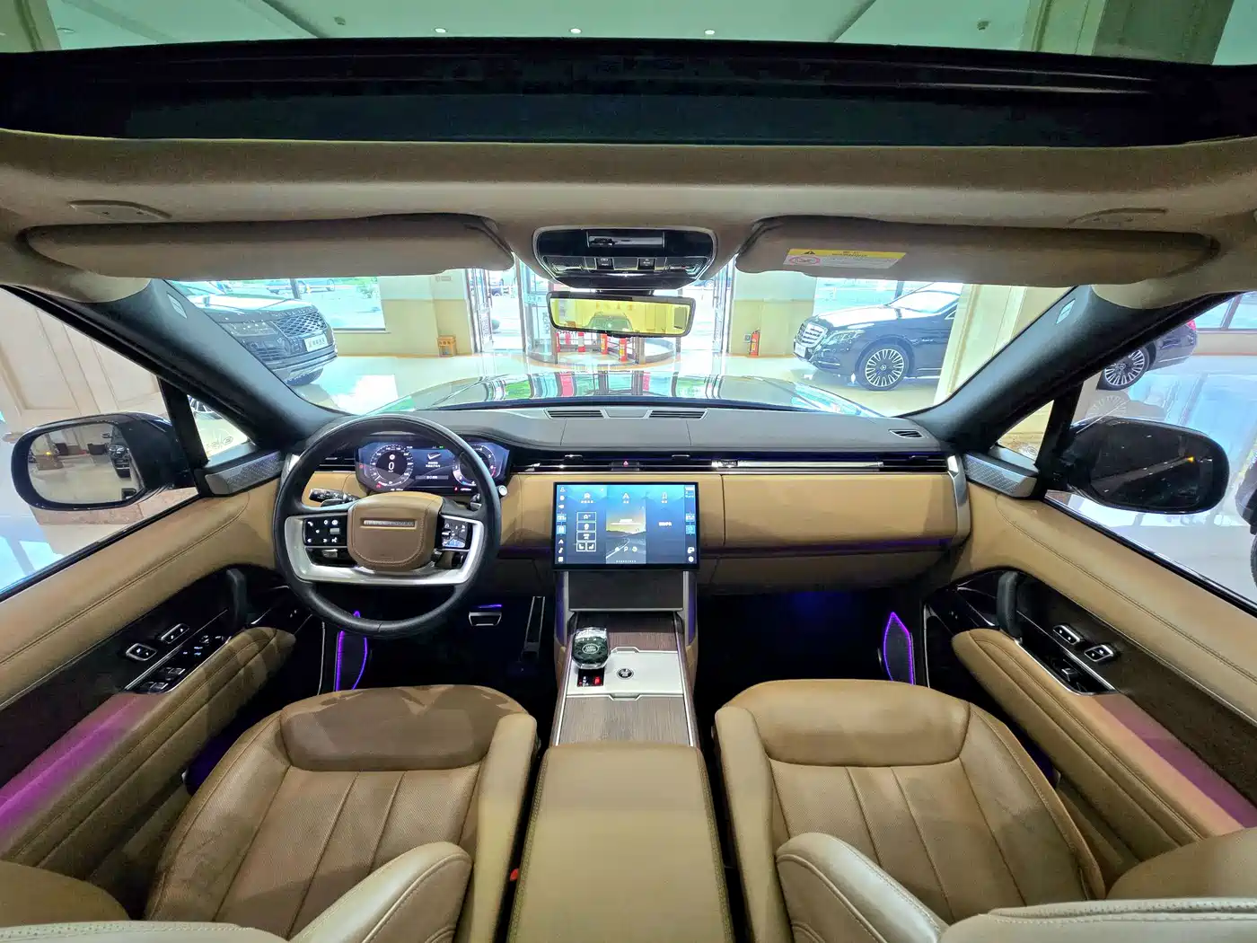 Land Rover Range Rover 2024 3.0 L6 360PS Golden Age Edition фото 18