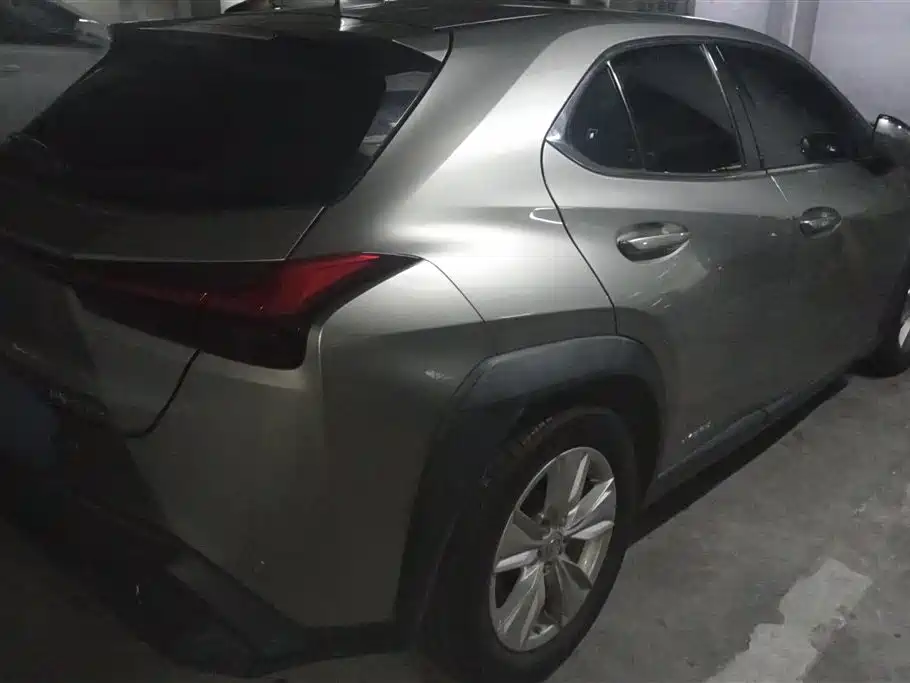 Lexus UX 2020 260h Explore Fun Edition фото 3
