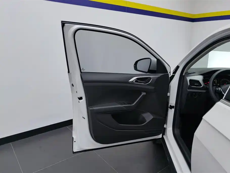 Volkswagen T-Cross 2019 1.5L Automatic Comfort Edition фото 7