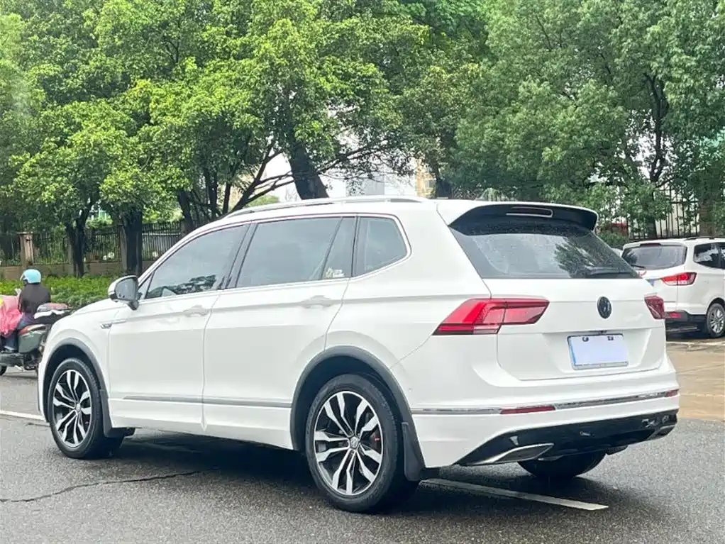 Volkswagen Tiguan L 2020 330TSI Auto 2WD R-Line Flagship China VI фото 4