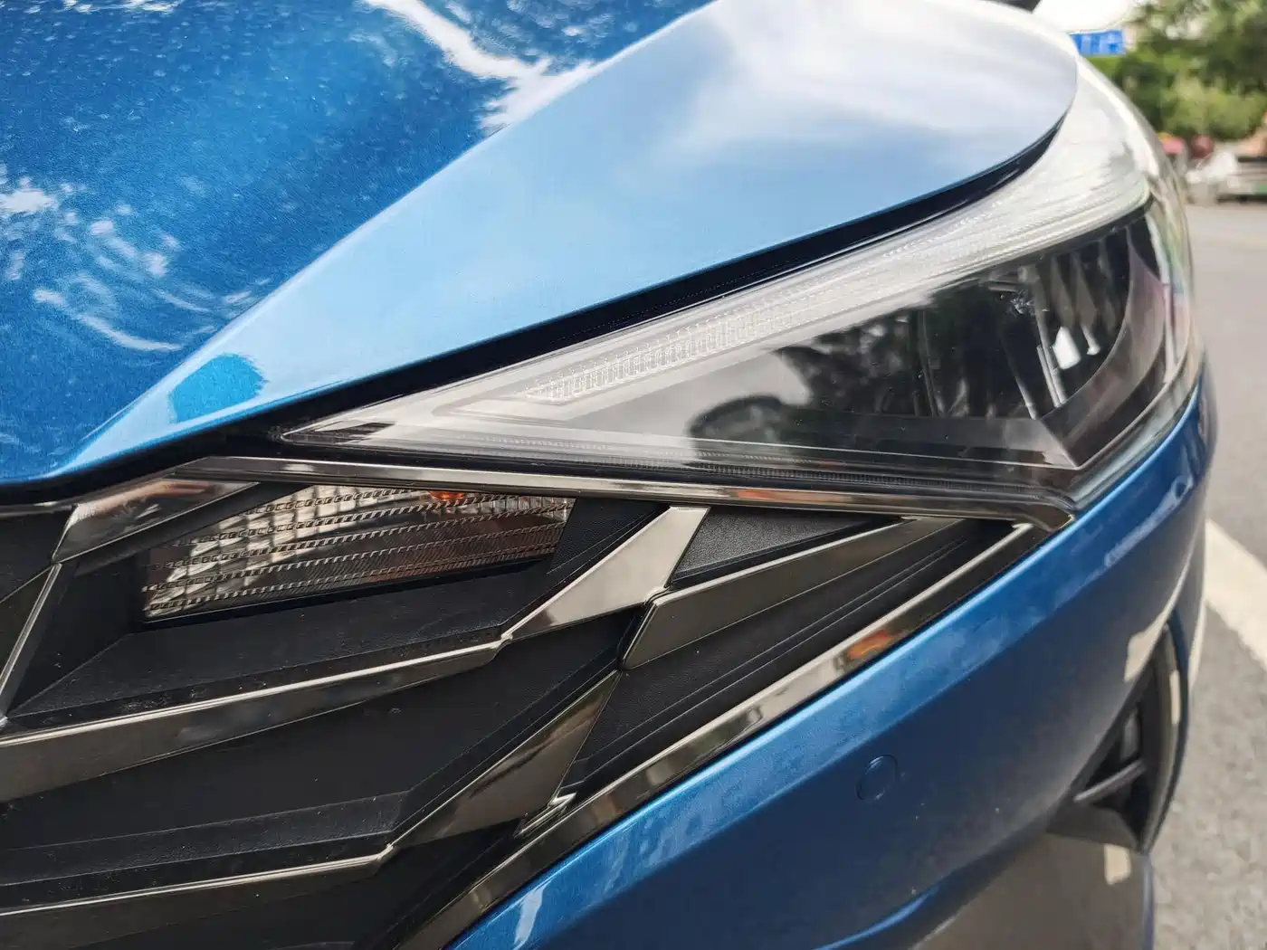 Hyundai Elantra 2021 1.5L CVT LUX Premium Edition фото 15