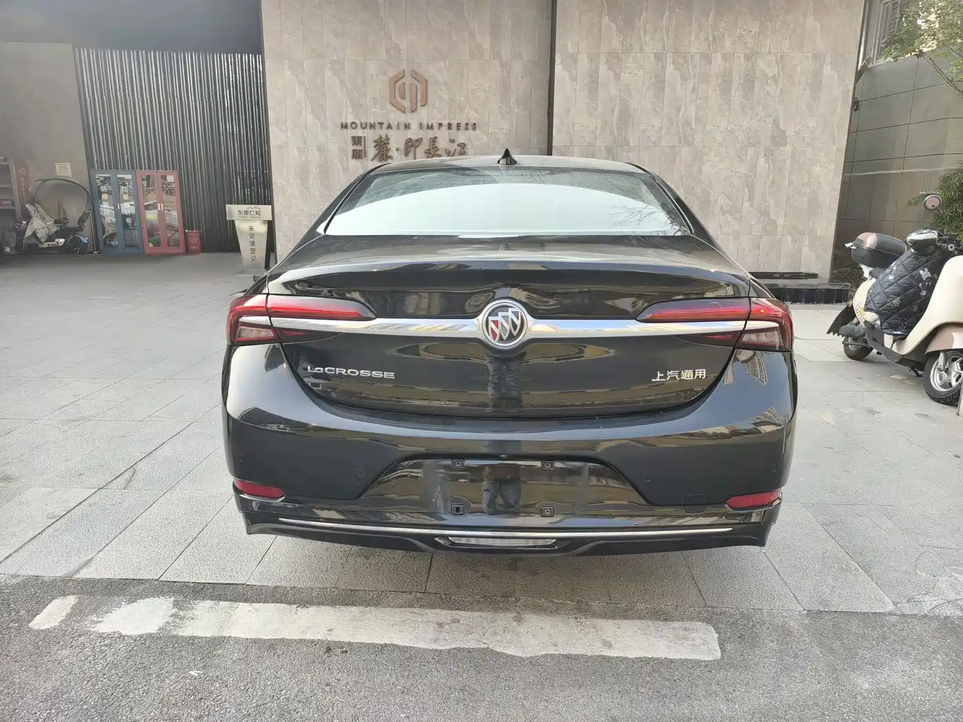 Photo 9 - Buick LaCrosse