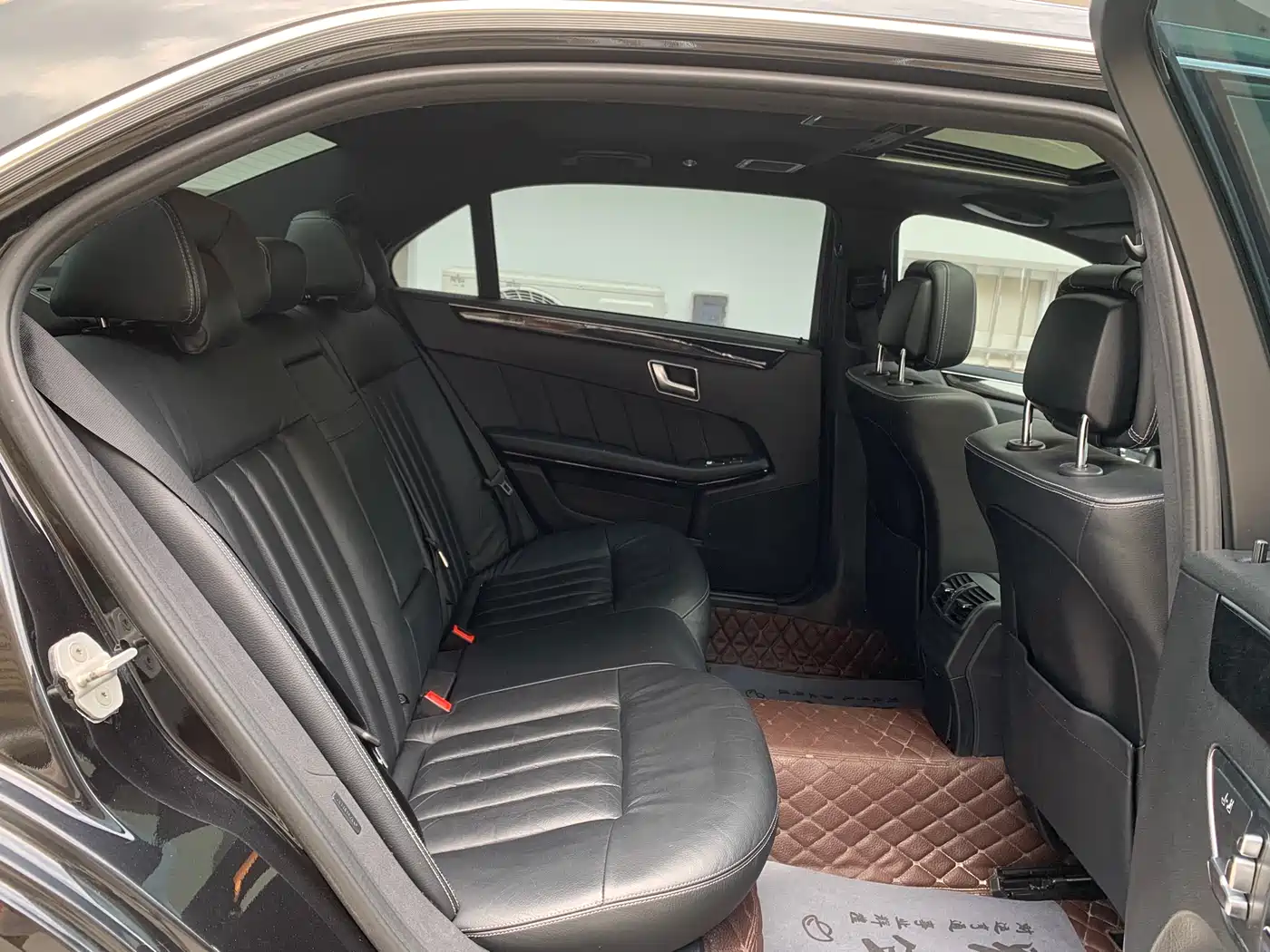 Фото 9 - Mercedes-Benz E-Class