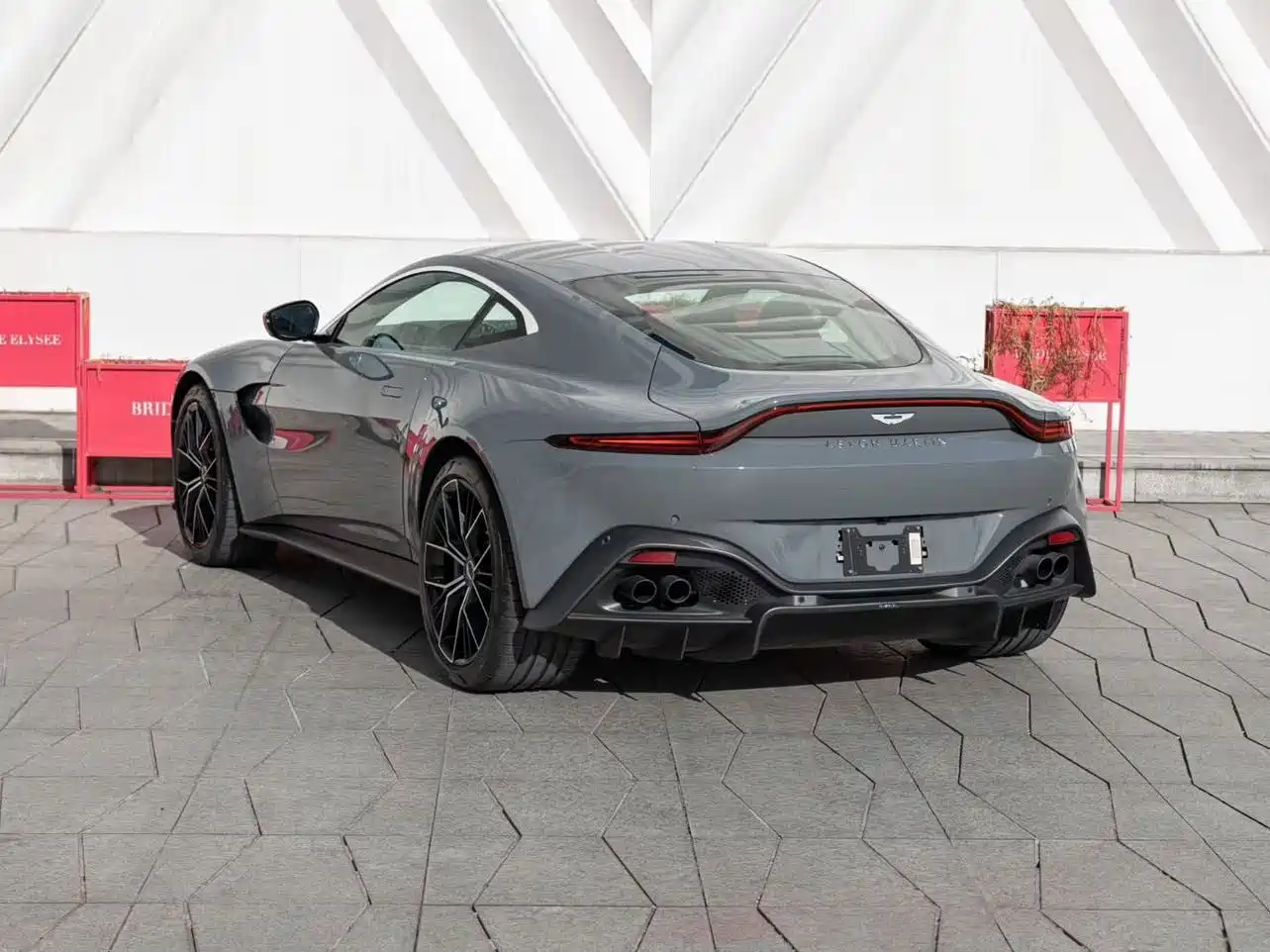 Aston Martin V8 Vantage 2022 2020 4.0T V8 Coupe