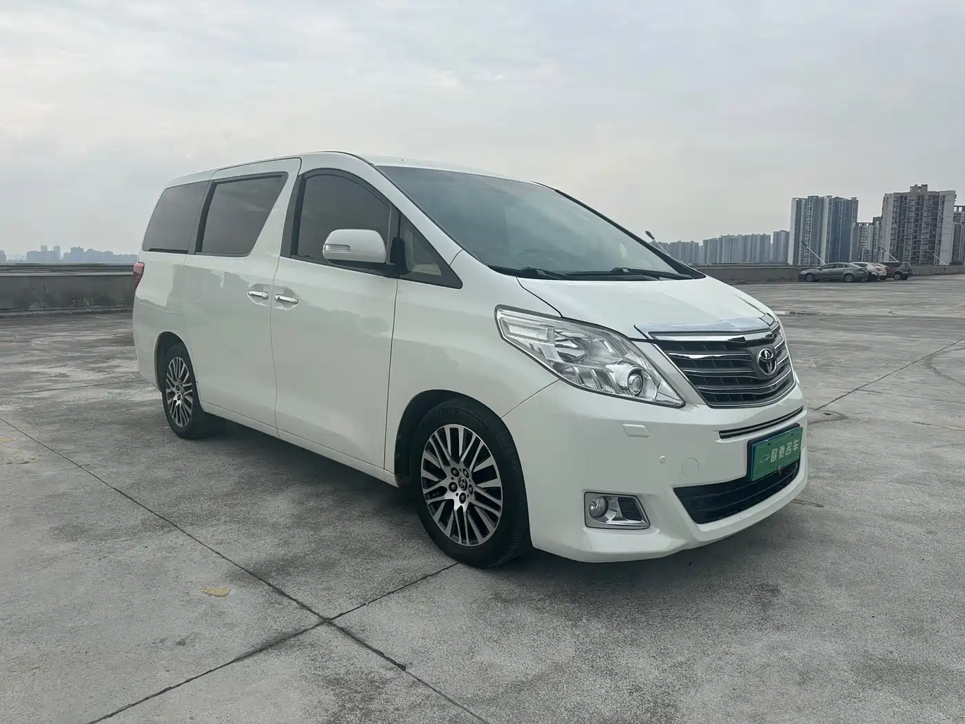 Toyota Alphard 2012 3.5L Luxury Edition фото 3