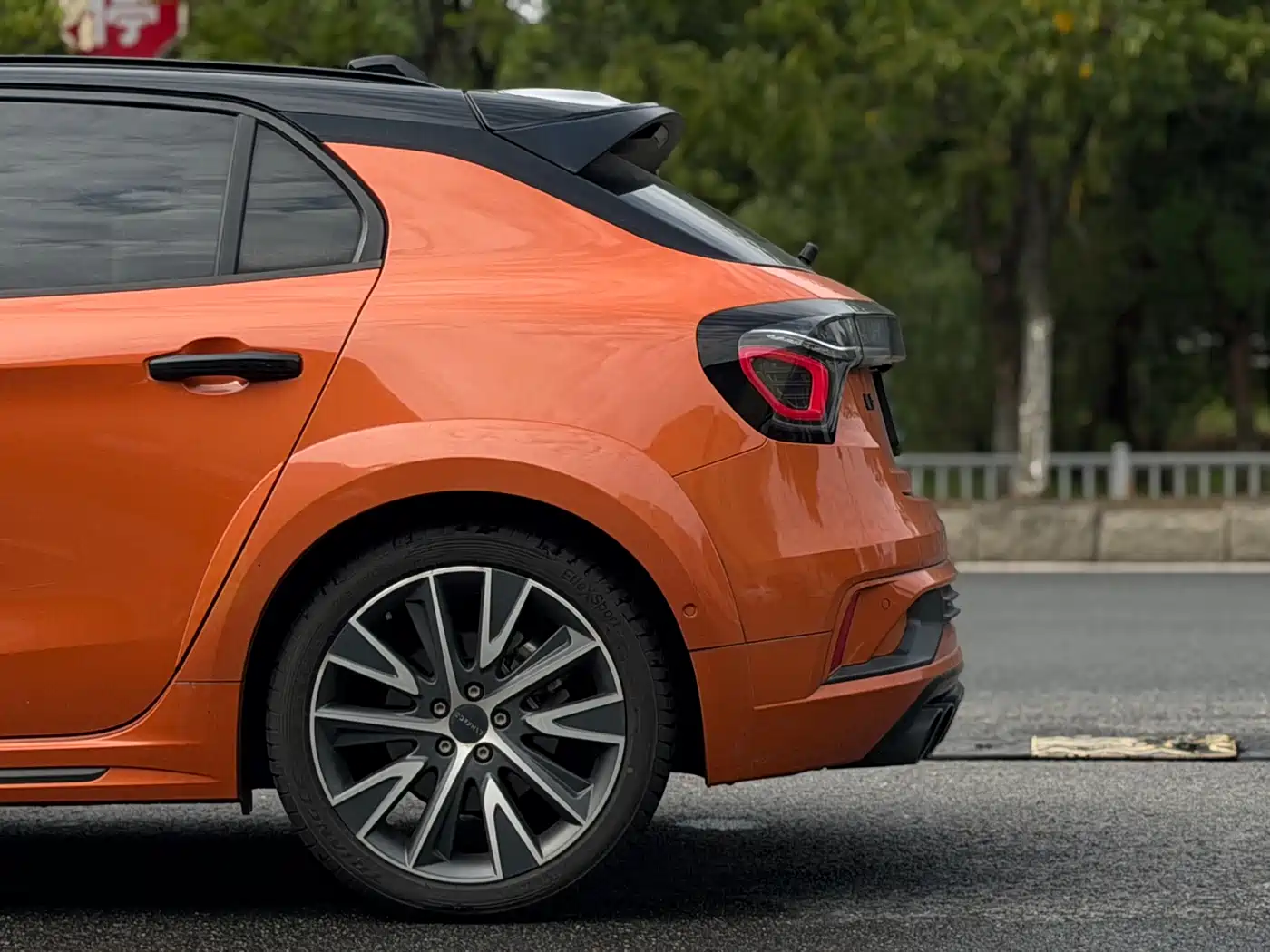 Photo 6 - Lynk & Co 02 Hatchback