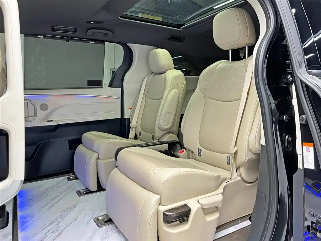 Toyota Granvia 2023 2.5L Hybrid Prestige PLUS Edition фото 17