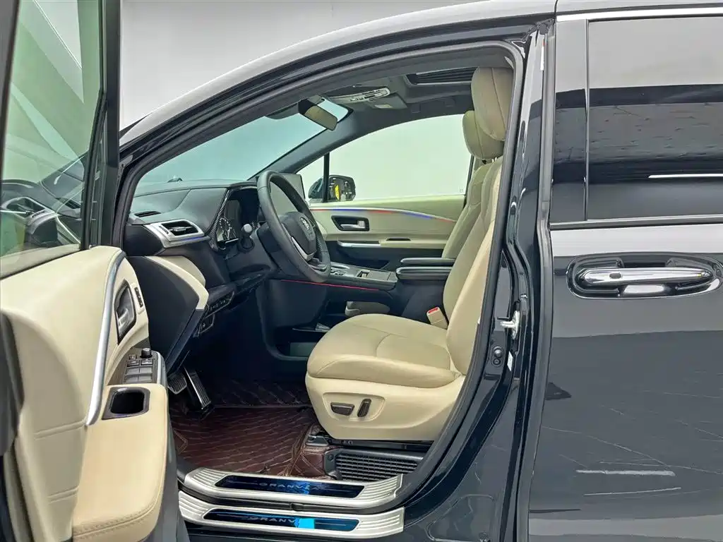 Toyota Granvia 2023 2.5L Hybrid Prestige PLUS Edition фото 14