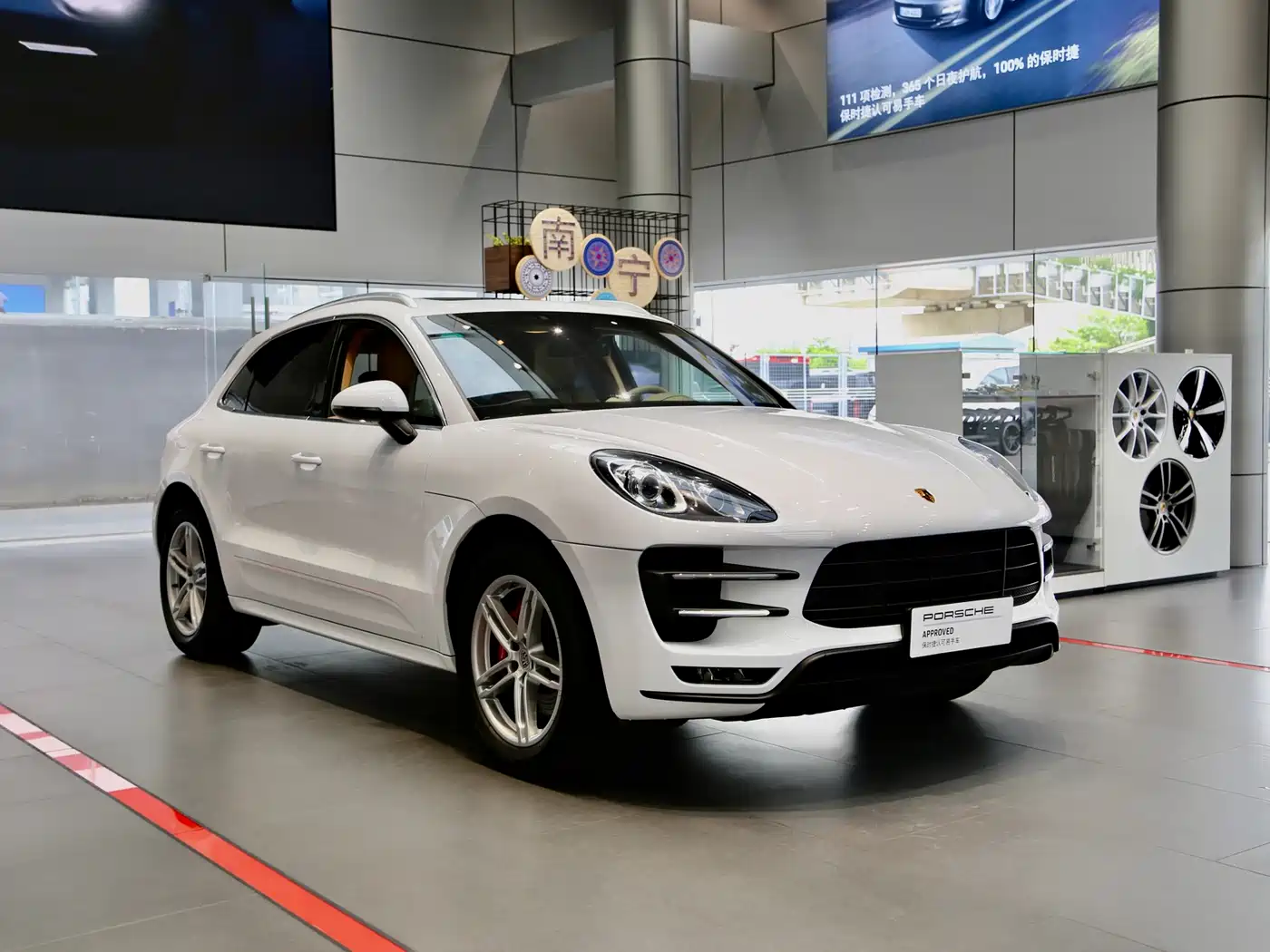 Porsche Macan 2016 Macan Turbo 3.6T фото 3
