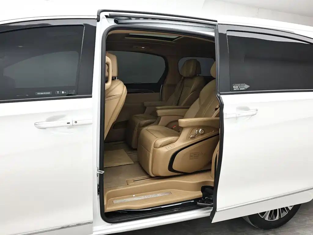 Photo 14 - Buick GL8