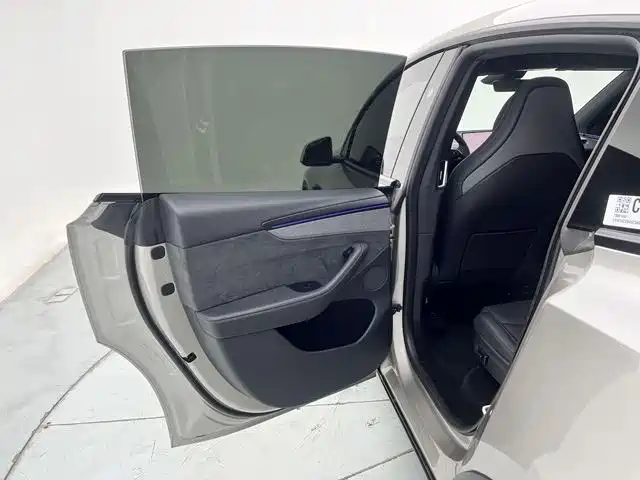 Tesla Model Y L 2025 2025 Facelift Long Range AWD
