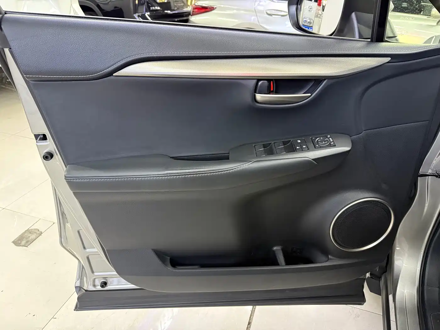Lexus NX 2016 200 AWD F Sport фото 11