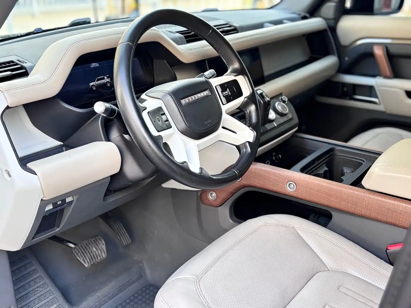 Land Rover Defender 2020 Model 110 P400 HSE фото 4