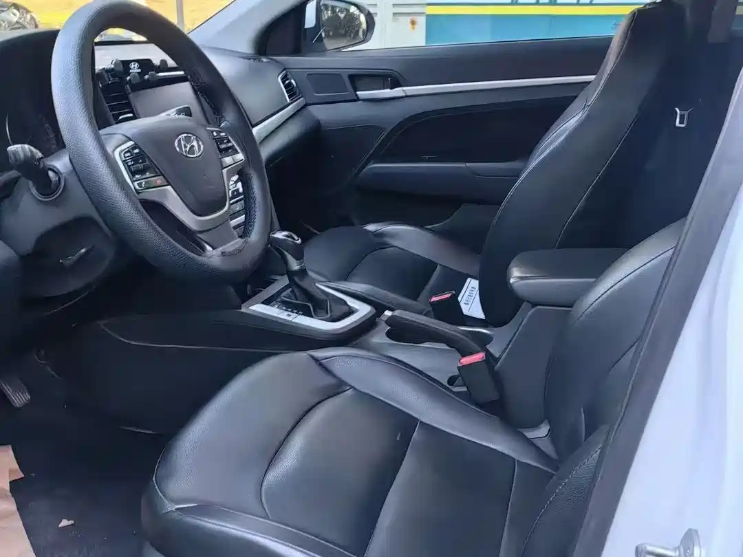 Hyundai Elantra 2016 Model 1.6L Automatic Smart Elite фото 8