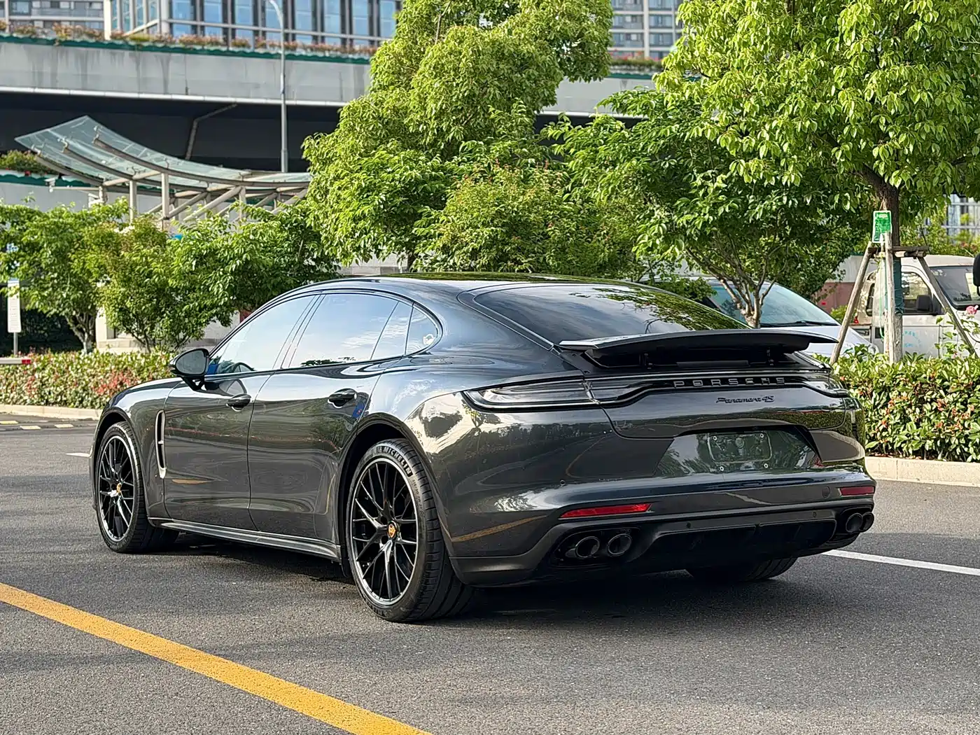 Porsche Panamera 2023 Panamera 4 Executive Long Wheelbase Platinum Edition 2.9T фото 5