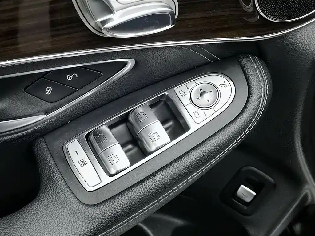 Mercedes-Benz GLC 2016 GLC 260 4MATIC Luxury фото 9