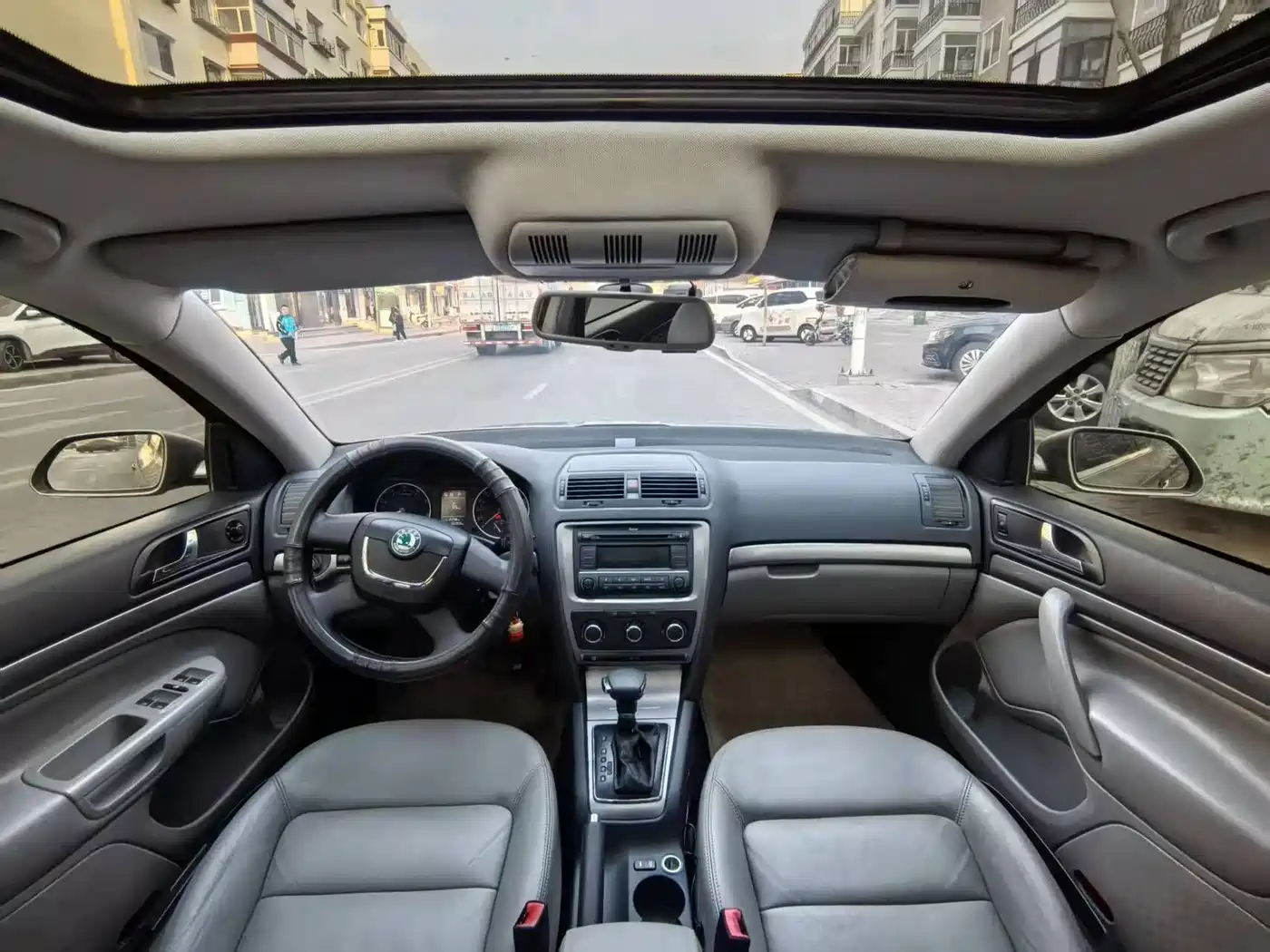 Škoda Octavia 2012 1.6L Automatic Yijie Edition фото 9