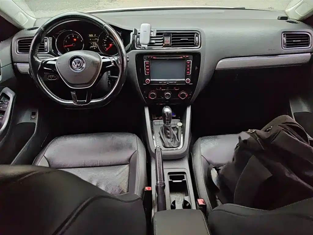Volkswagen Sagitar 2015 1.6L Automatic Comfort фото 13