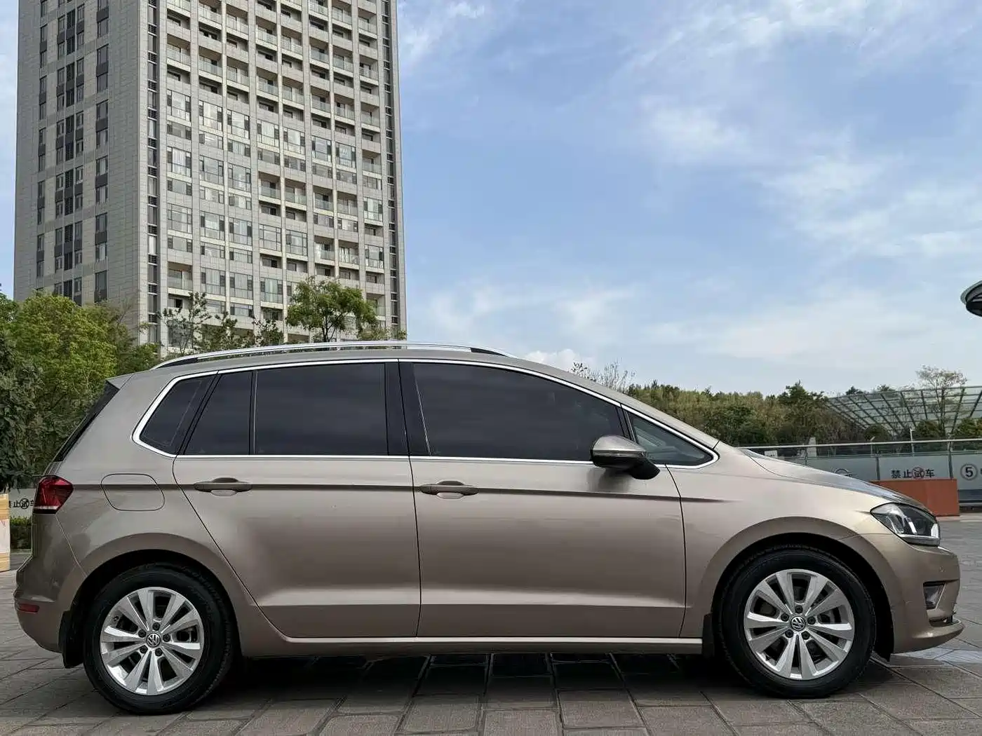 Volkswagen Golf Sportsvan 2016 230TSI Automatic Progressive фото 7