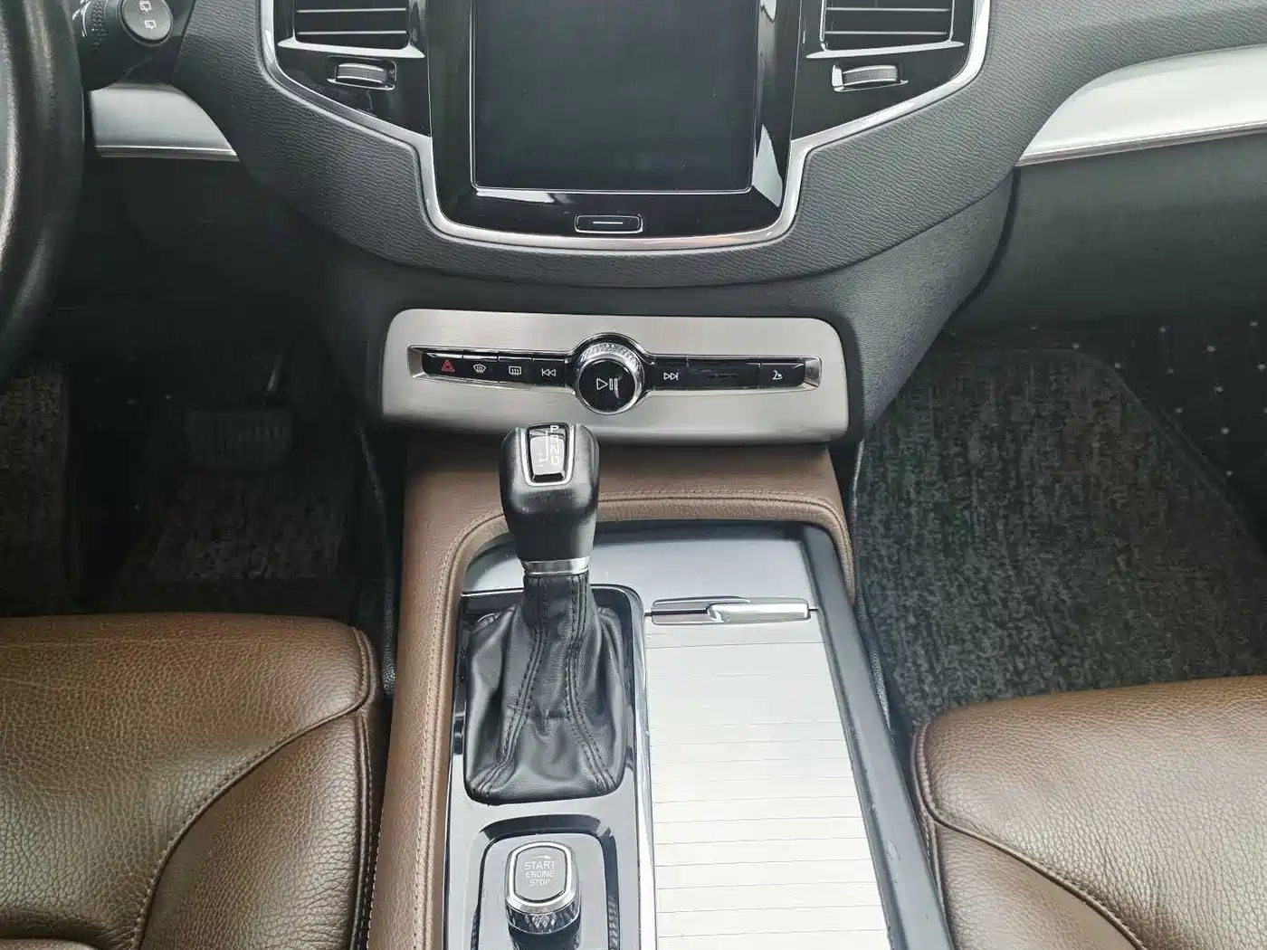 Volvo XC90 2018 T6 Momentum 7-Seater фото 10