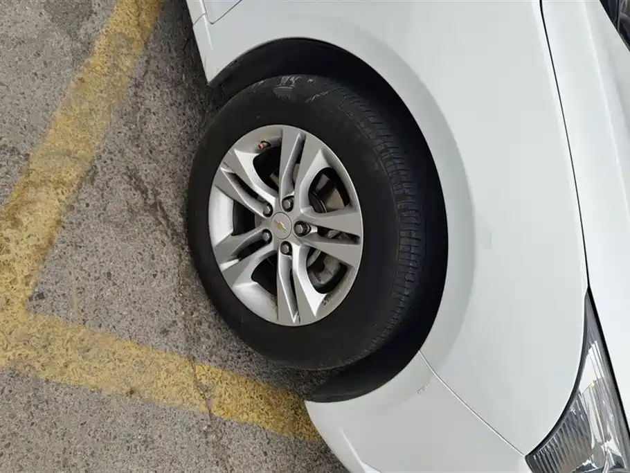 Chevrolet Cruze 2015 1.5L Classic SE AT фото 6