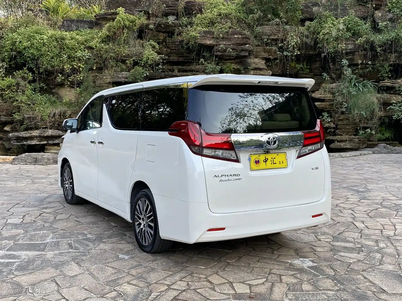Toyota Alphard 2015 3.5L Premium Edition фото 11