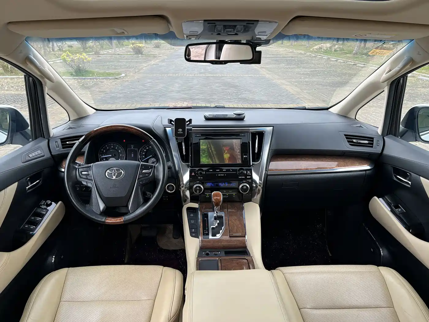 Toyota Alphard 2015 3.5L Premium Edition фото 4