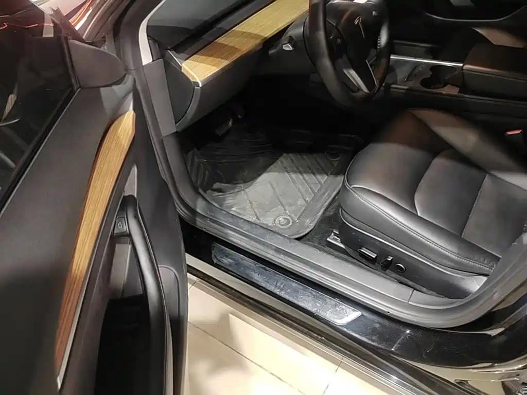 Фото 16 - Tesla Model 3