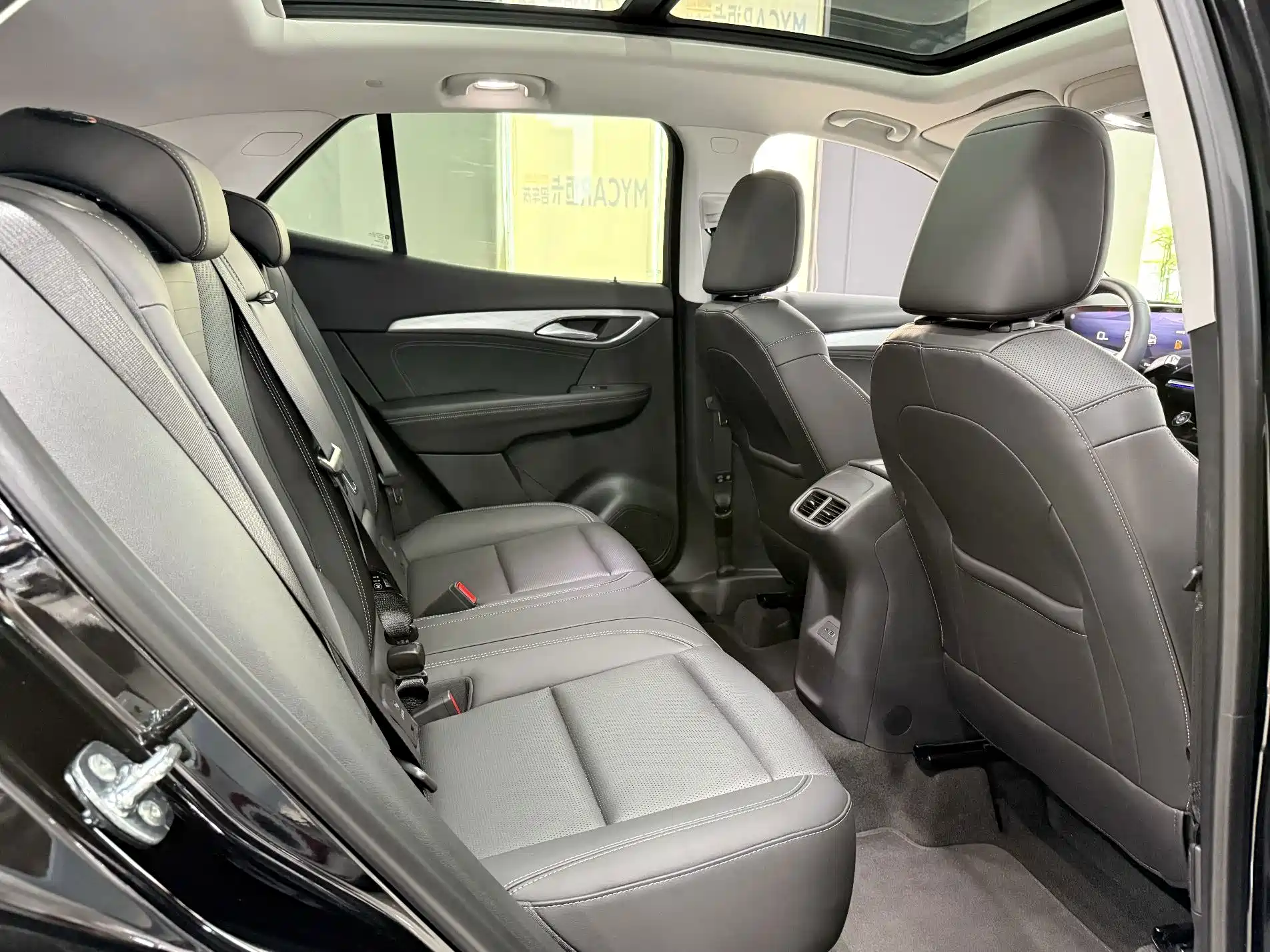 Photo 12 - Buick Envision S