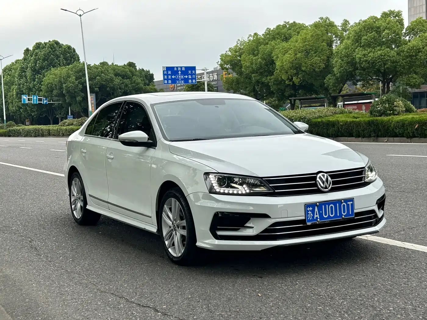 Volkswagen Sagitar 2018 280TSI DSG Spark Edition фото 2