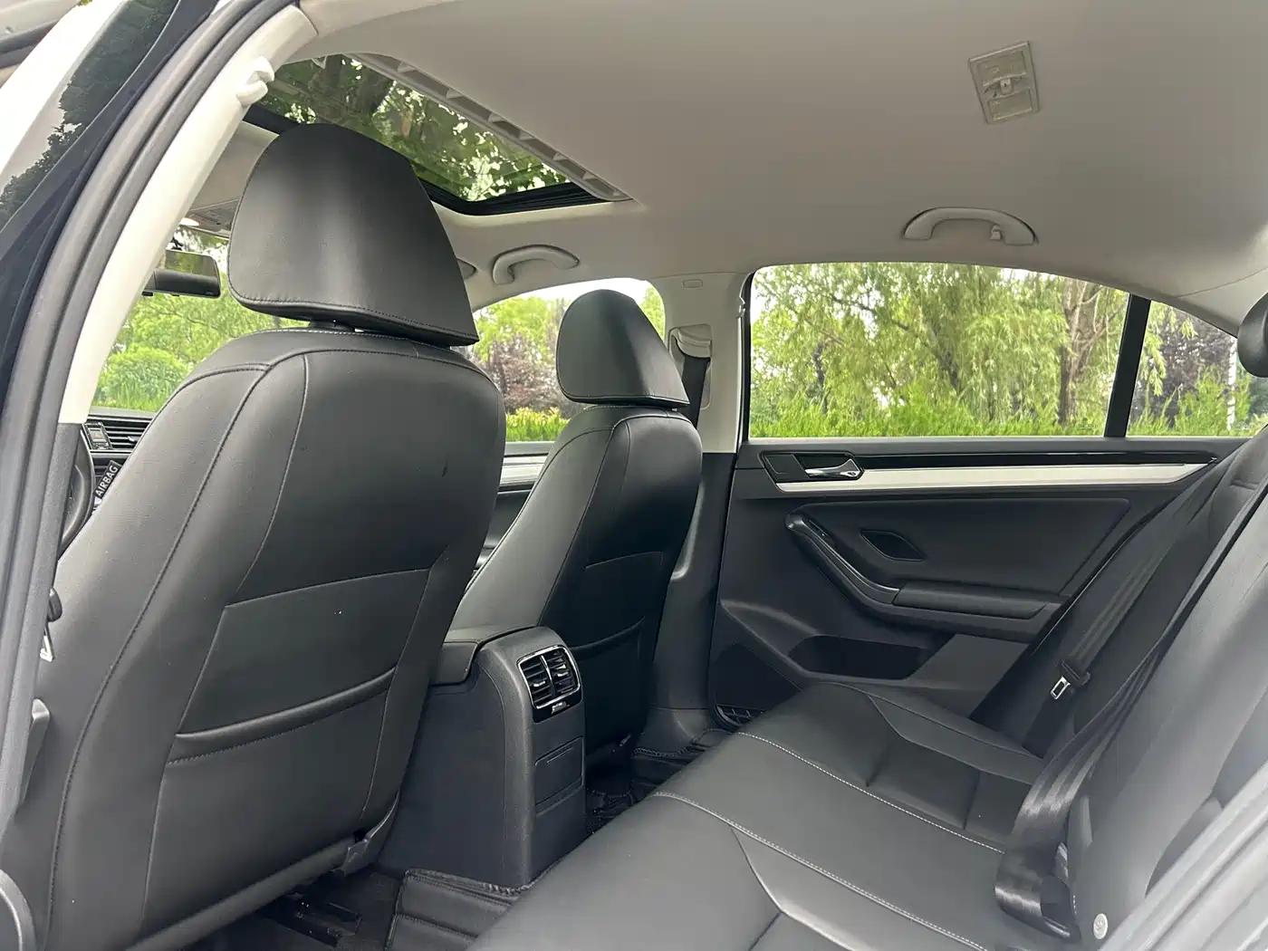 Volkswagen Sagitar 2018 280TSI DSG Spark Edition фото 10