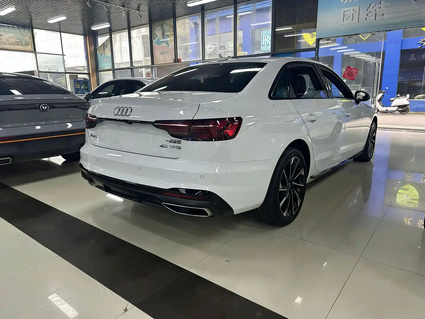 Audi A4L 2023 40 TFSI Luxury Sport фото 17