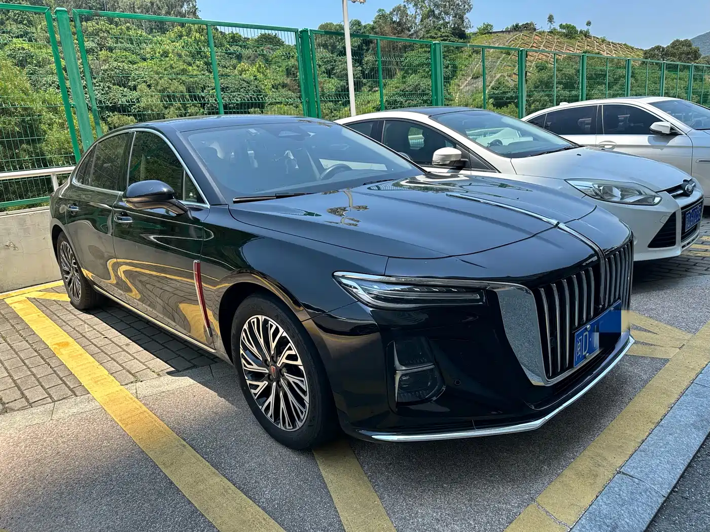 Hongqi H5 2024 2.0T Automatic Smart Connect Flag Enjoy Edition фото 3