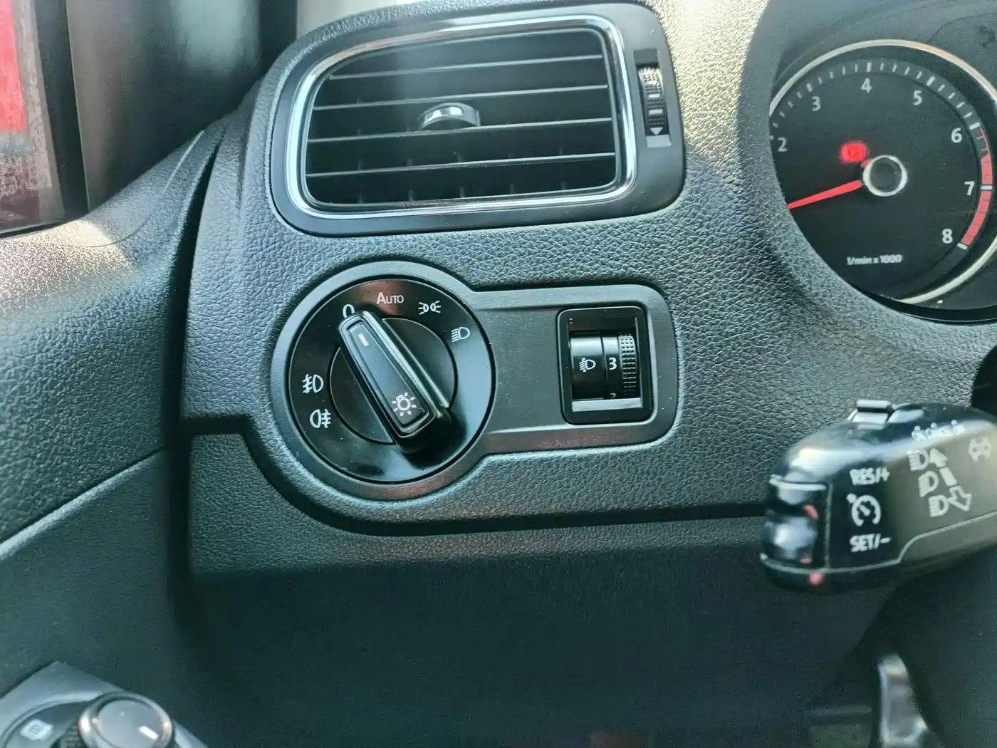 Volkswagen Polo 2014 1.6L Automatic Comfort Edition фото 14