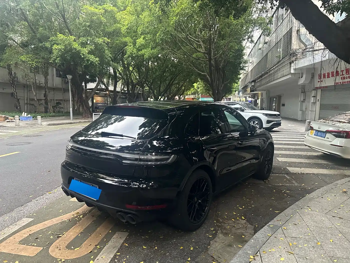 Photo 3 - Porsche Macan