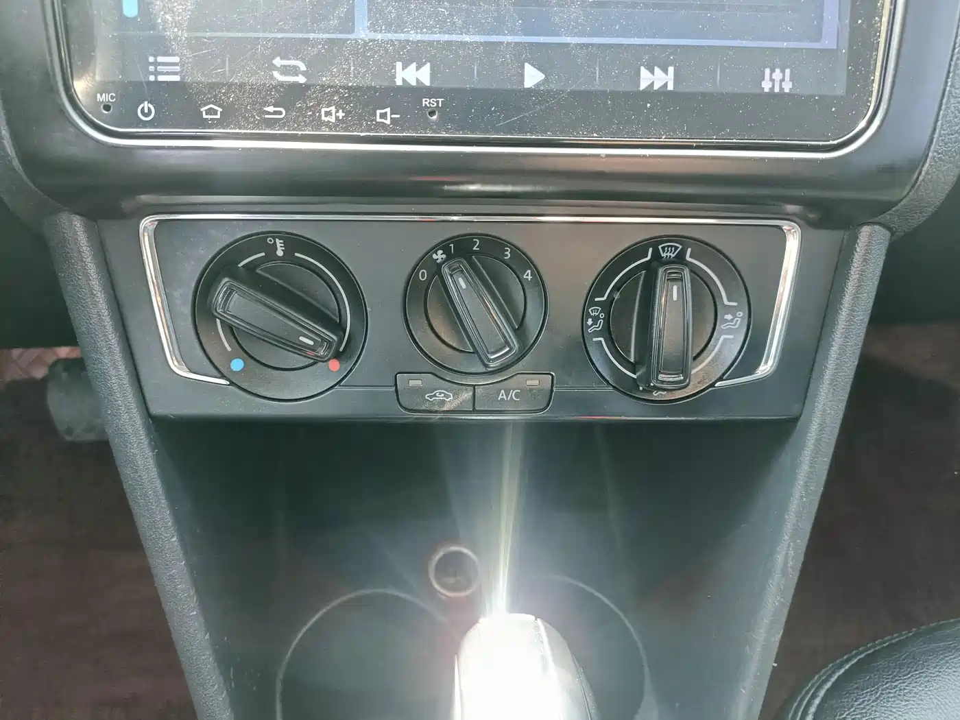 Volkswagen Polo 2014 1.6L Automatic Comfort Edition фото 17