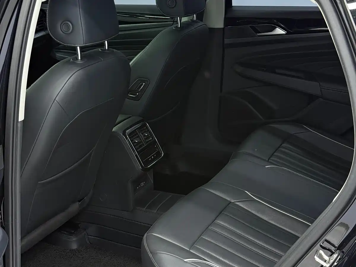 Volkswagen Passat 2023 280TSI Elite Edition фото 8