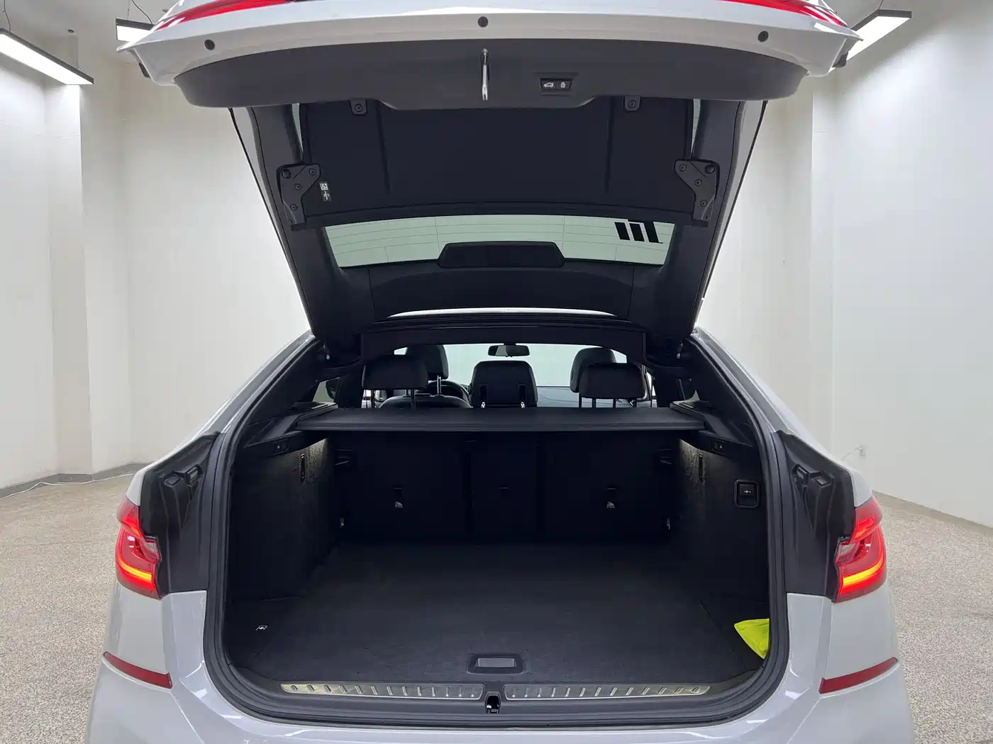 BMW 6 Series GT 2019 630i M Sport Package фото 30