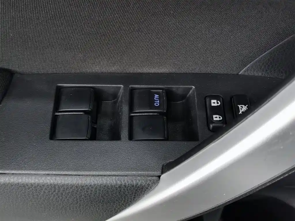 Toyota Corolla 2017 Facelift 1.6L S-CVT GL фото 9