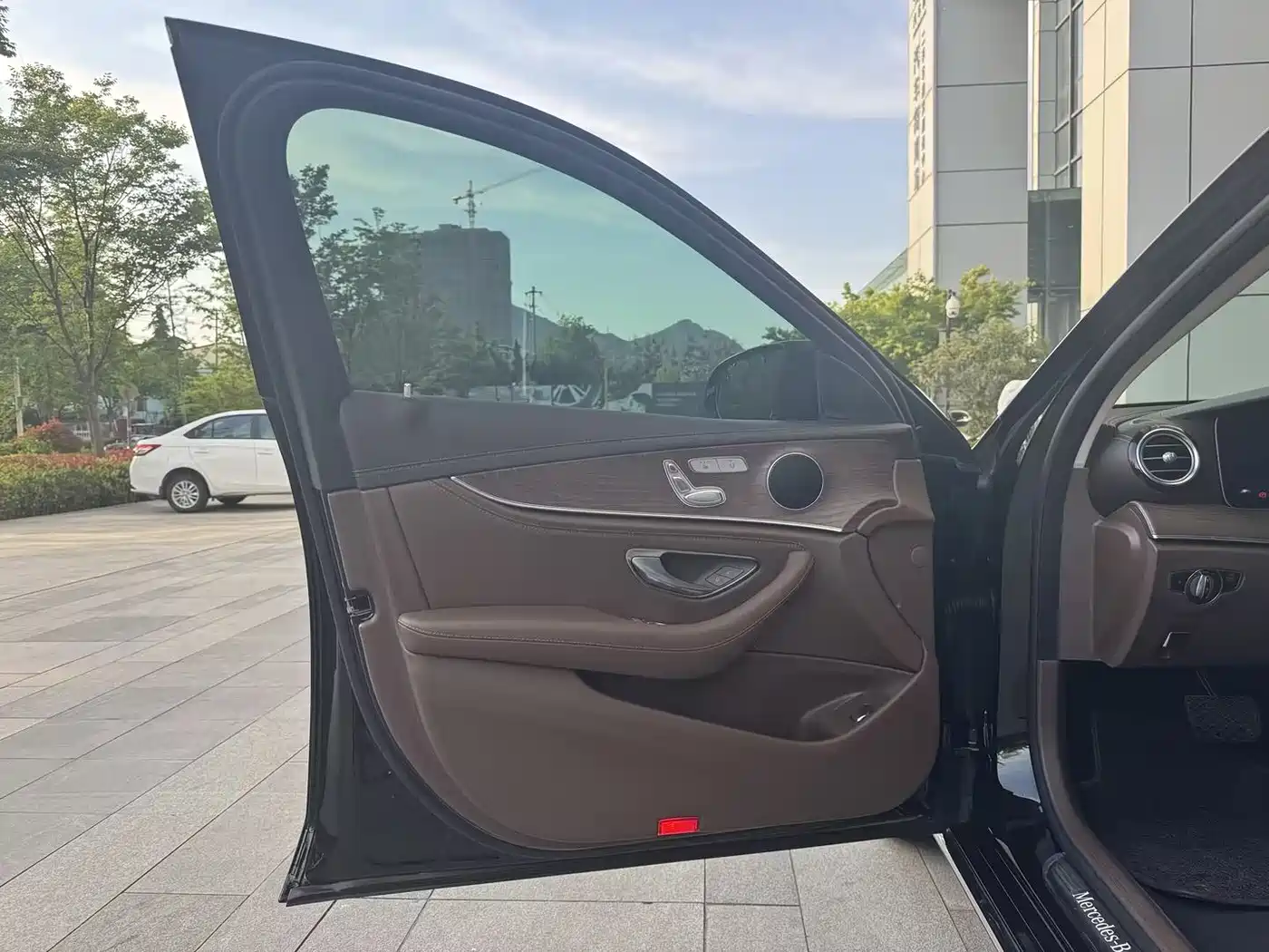 Mercedes-Benz E-Class 2022 E 300 L Fashion фото 13