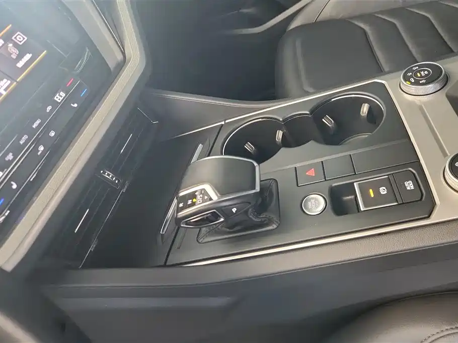 Volkswagen Touareg 2021 2.0TSI Pilot Special Edition фото 16