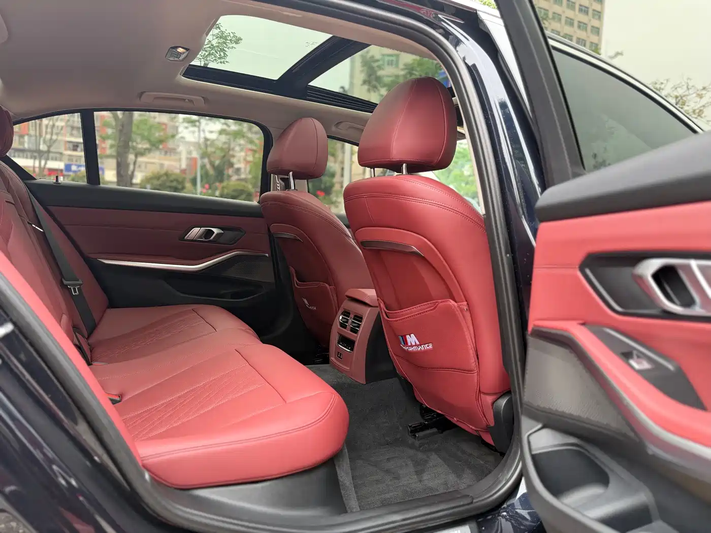 BMW 3 Series 2023 320Li M Sport Package фото 10