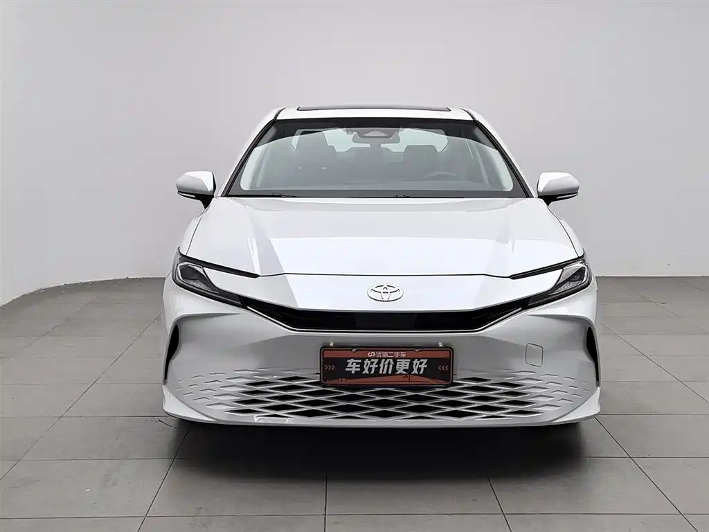 Toyota Camry 2024 Hybrid 2.0HGVP Luxury Edition фото 3