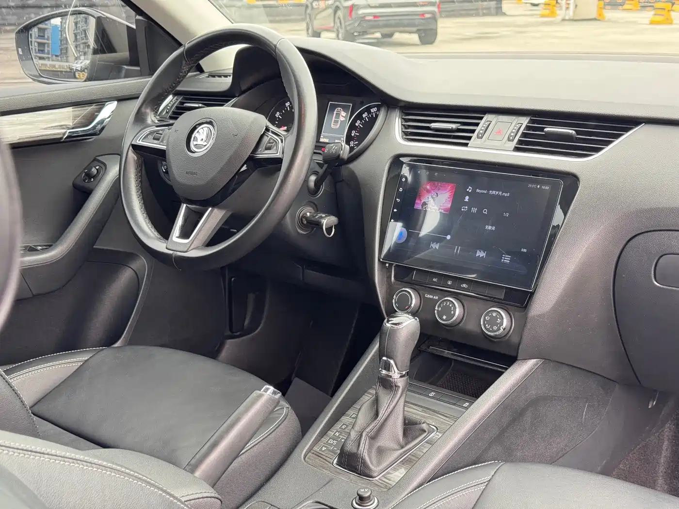 Škoda Octavia 2017 1.6L Automatic Smart Edition фото 12