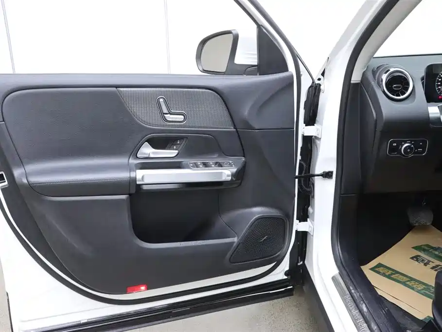 Mercedes-Benz GLB 2020 GLB 200 Dynamic фото 12