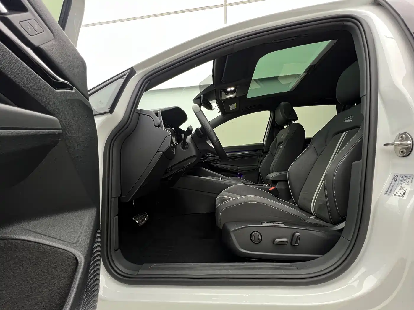 Volkswagen Golf 2021 280TSI DSG R-Line фото 19